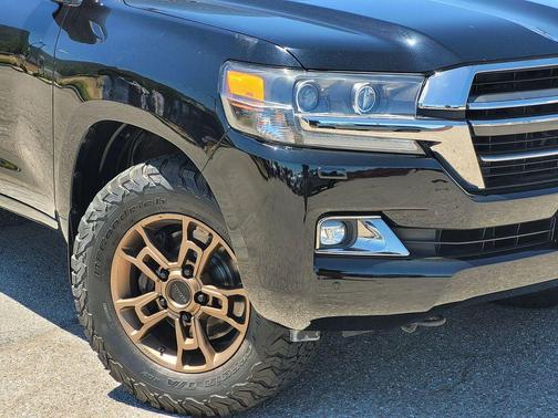 Midnight Black Metallic 2020 Toyota Land Cruiser Base