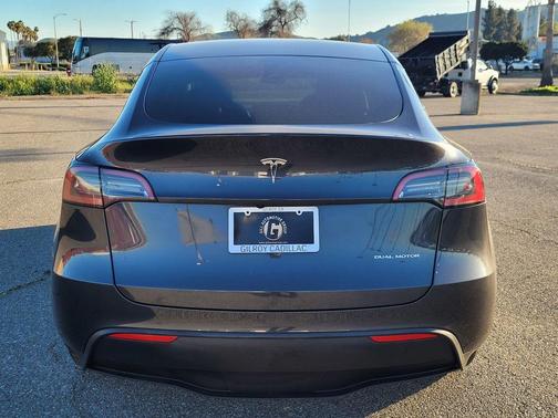 2024 Tesla Model Y Long Range Dual Motor All-Wheel Drive