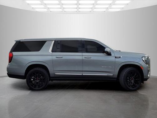 Sterling Metallic 2023 GMC Yukon XL Denali