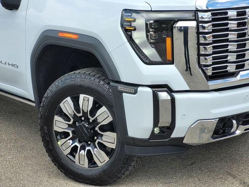 Glacier White Tricoat 2026 GMC Sierra 2500 Denali