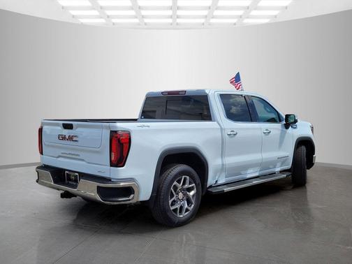 Glacier White Tricoat 2026 GMC Sierra 1500 SLT
