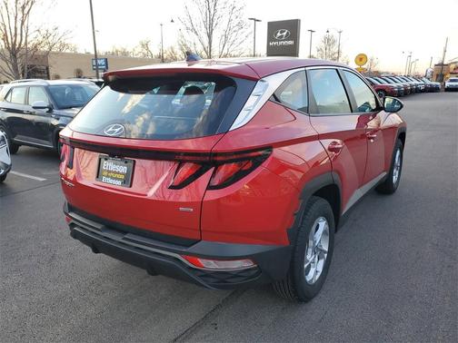 2023 Hyundai TUCSON SE