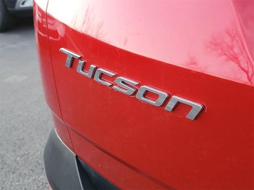 2023 Hyundai TUCSON SE