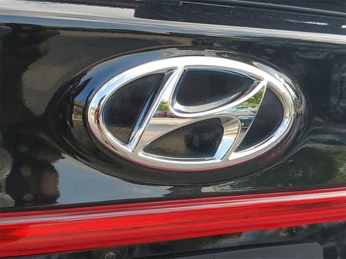 2022 Hyundai SANTA FE SE