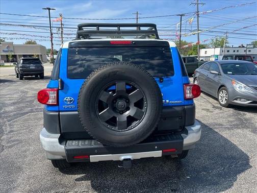 White/Voodoo Blue 2007 Toyota FJ Cruiser Base