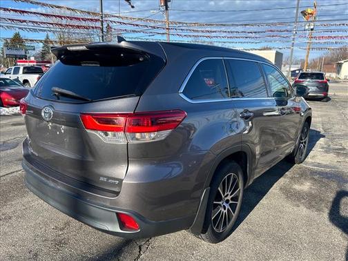 2017 Toyota Highlander SE