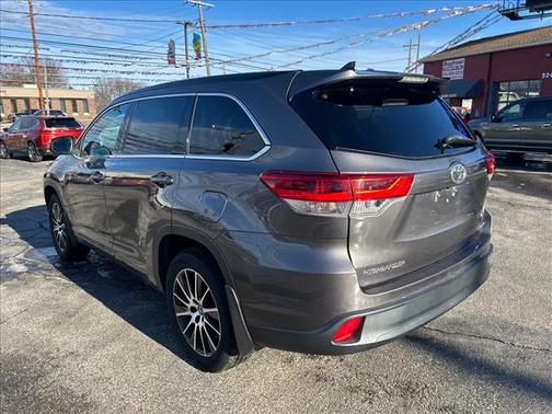 2017 Toyota Highlander SE