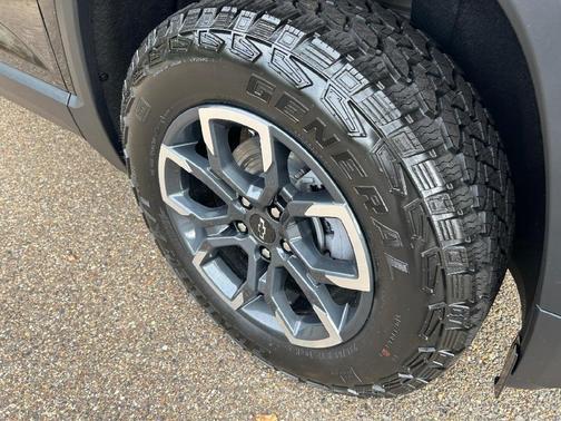 Mosaic Black Metallic 2026 Chevrolet Equinox ACTIV