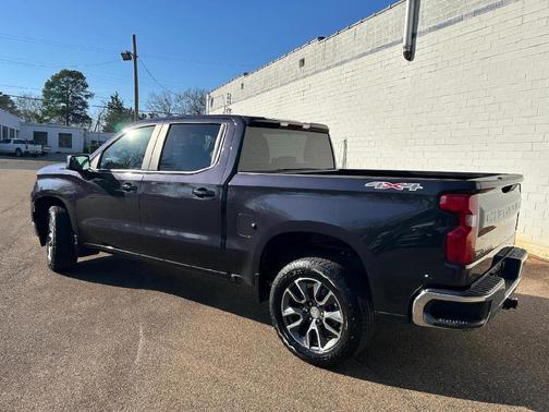 Dark Ash Metallic 2024 Chevrolet Silverado 1500 LT