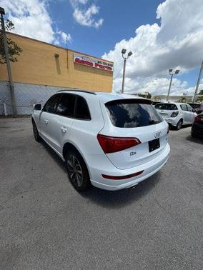 White 2010 Audi Q5 3.2 Premium Plus quattro