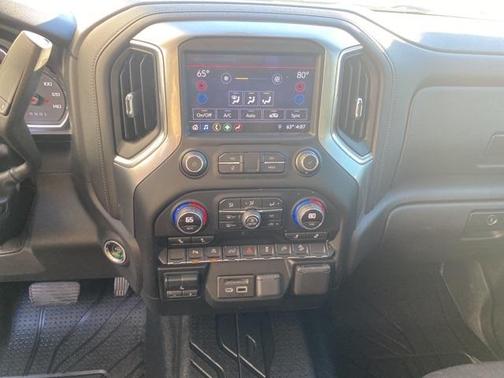 Photo 3 of 14 of 2019 Chevrolet Silverado 1500 LT