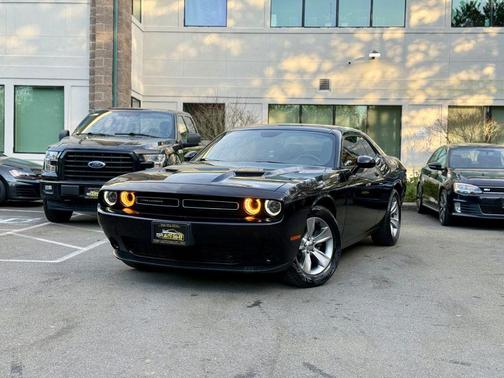 Pitch Black Clearcoat 2020 Dodge Challenger SXT