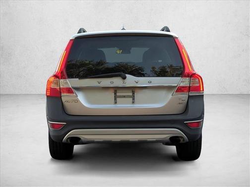 Bright Silver Metallic 2014 Volvo XC70 T6