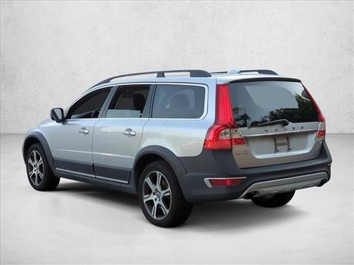 Bright Silver Metallic 2014 Volvo XC70 T6