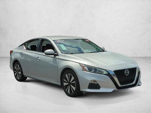 Brilliant Silver Metallic 2022 Nissan Altima 2.5 SV