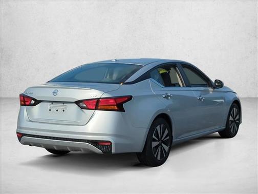 Brilliant Silver Metallic 2022 Nissan Altima 2.5 SV