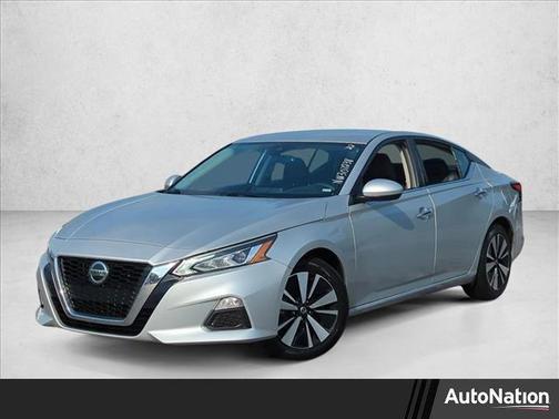 Brilliant Silver Metallic 2022 Nissan Altima 2.5 SV