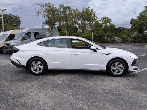 2025 Hyundai SONATA SE