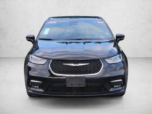 Diamond Black Crystal Pearlcoat 2025 Chrysler Pacifica L
