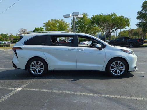 2021 Toyota Sienna Platinum