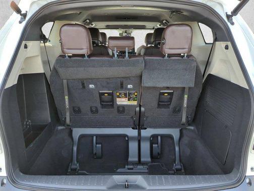 Blizzard Pearl 2021 Toyota Sienna Platinum