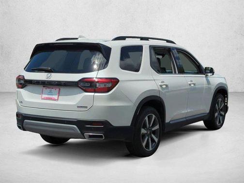Platinum White Pearl 2024 Honda Pilot Touring 8-Passenger