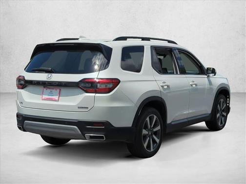 Platinum White Pearl 2024 Honda Pilot Touring 8-Passenger