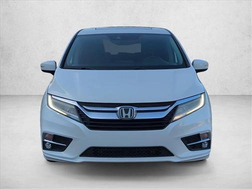 White Diamond Pearl 2018 Honda Odyssey Elite
