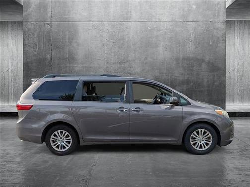 2016 Toyota Sienna XLE