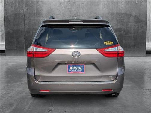 2016 Toyota Sienna XLE