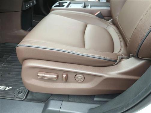 Platinum White Pearl 2026 Honda Odyssey Touring