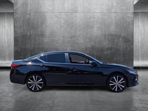 2022 Nissan Altima SR FWD