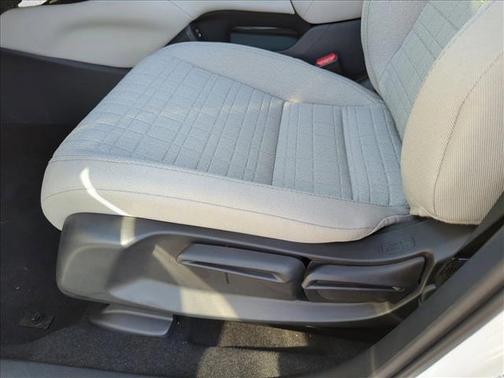 Platinum White Pearl 2026 Honda HR-V LX