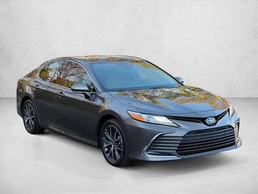 2024 Toyota Camry Hybrid XLE