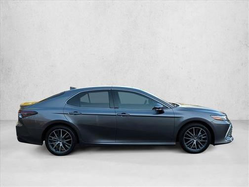 2024 Toyota Camry Hybrid XLE