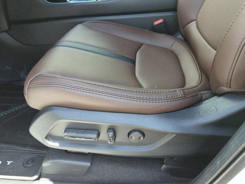 Platinum White Pearl 2026 Honda Pilot Touring 8-Passenger