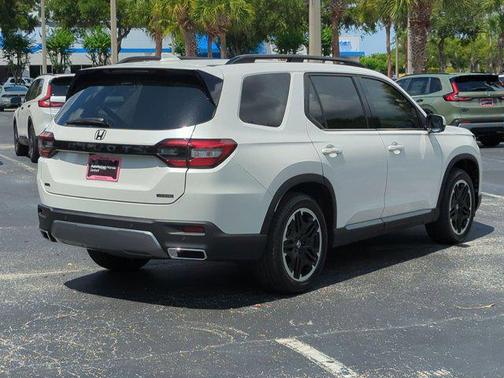 Platinum White Pearl 2026 Honda Pilot Touring 8-Passenger