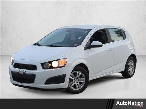 Summit White 2013 Chevrolet Sonic LT