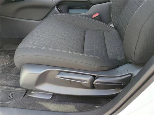 Platinum White Pearl 2026 Honda HR-V LX