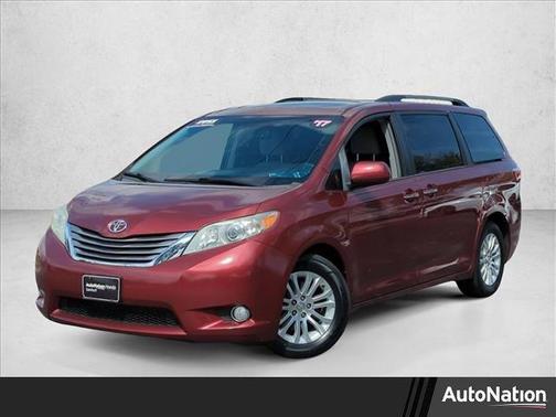 2017 Toyota Sienna XLE
