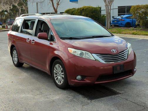 2017 Toyota Sienna XLE