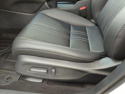 Platinum White Pearl 2027 Honda HR-V EX-L