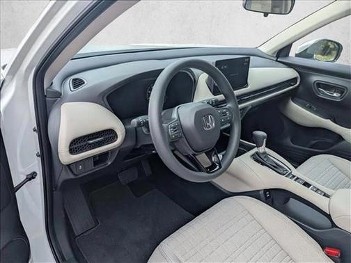 Platinum White Pearl 2026 Honda HR-V LX