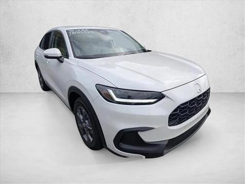 Platinum White Pearl 2026 Honda HR-V LX