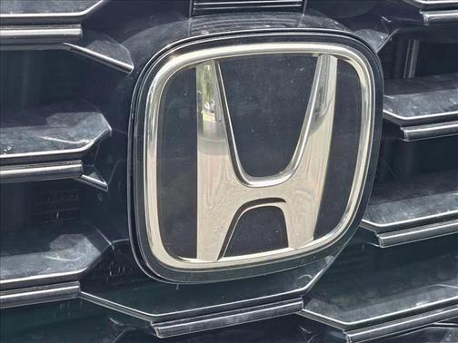 Platinum White Pearl 2023 Honda Pilot Touring 8-Passenger