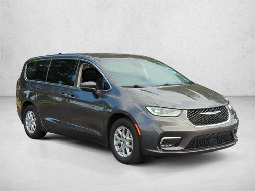 Granite Crystal Metallic Clearcoat 2023 Chrysler Pacifica Touring L