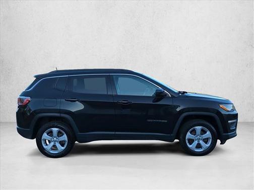 Diamond Black Crystal Pearlcoat 2018 Jeep Compass Latitude