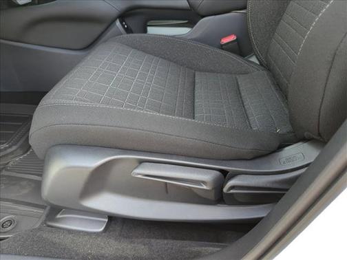 Platinum White Pearl 2026 Honda HR-V LX