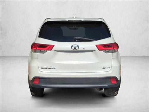 2017 Toyota Highlander SE