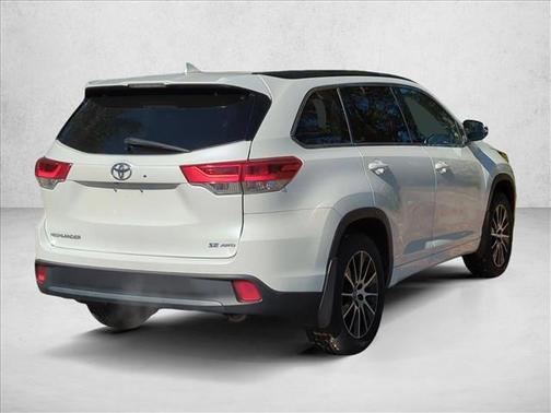 2017 Toyota Highlander SE